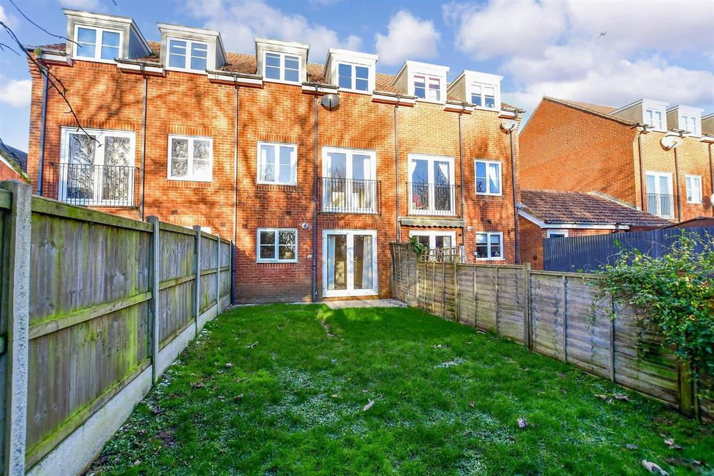 Aspen Drive, Whitfield, Dover, Kent 4 bed townhouse for sale £280,000