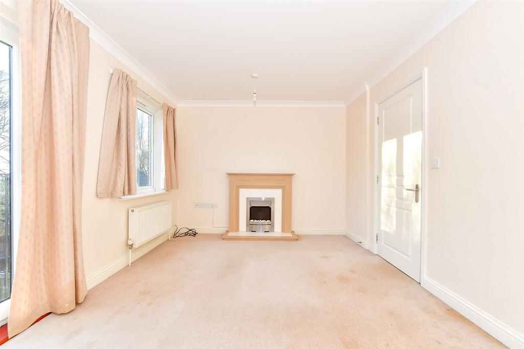 Aspen Drive, Whitfield, Dover, Kent 4 bed townhouse £280,000