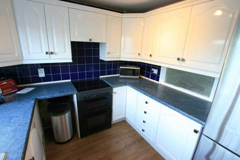6 bedroom terraced house to rent, Saxton Close, Beeston, Nottingham, Notts, NG9