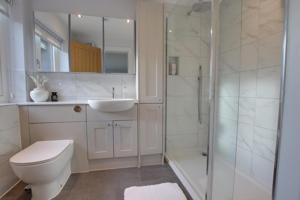 Ensuite   bedroom one