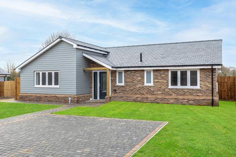 4 bedroom detached bungalow for sale, Meadowbrook, Rochford, SS4
