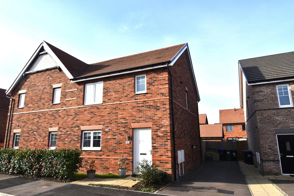 Whittaker Way, Warwick, CV34 3 bed semidetached house £385,000