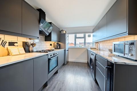 182a Worplesdon Road, Guildford, GU2 9UY