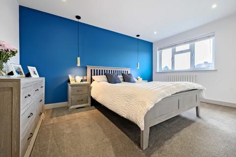 182a Worplesdon Road, Guildford, GU2 9UY