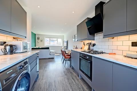 182a Worplesdon Road, Guildford, GU2 9UY