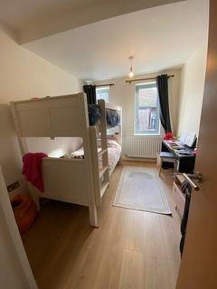 2 bedroom flat to rent, York Avenue, Hanwell