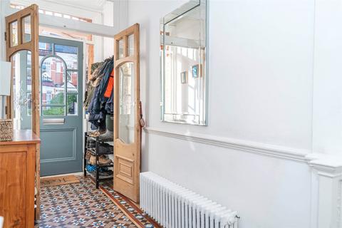 38 Cecil Road, London, N10 2BU