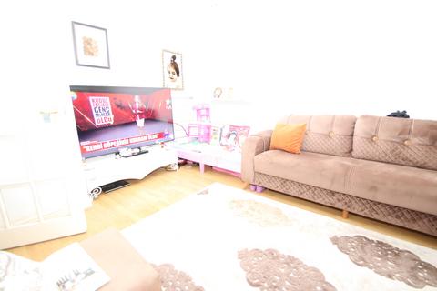 2 bedroom flat for sale, Martini Drive, Enfield EN3