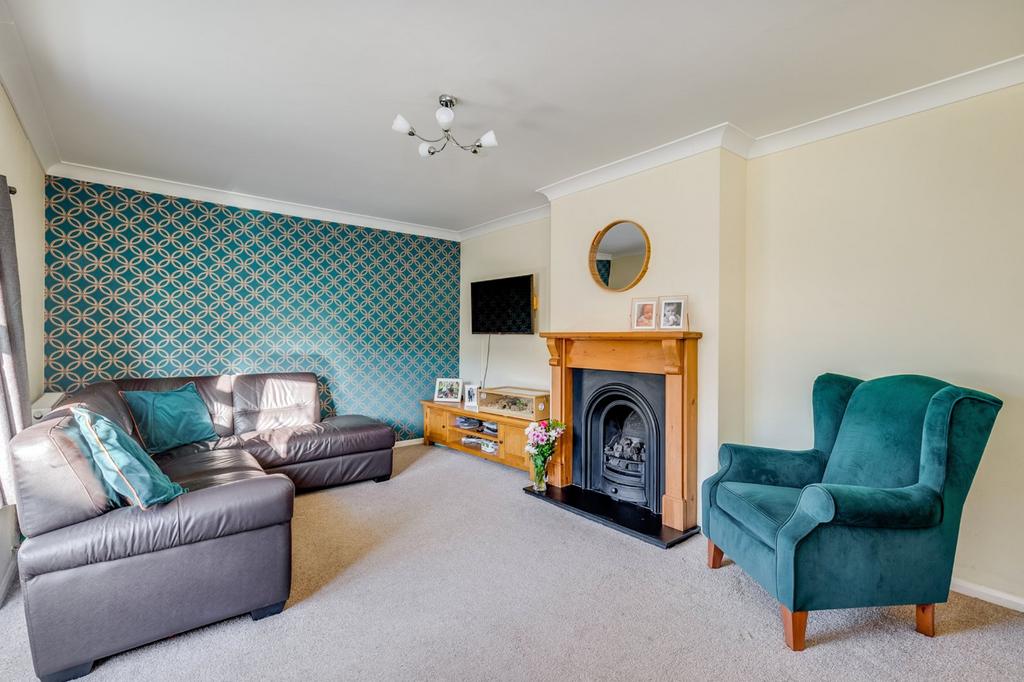New Close, Knebworth, Hertfordshire, SG3 4 bed semidetached house for