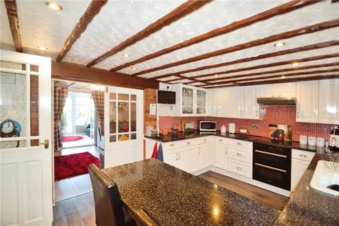 3 bedroom semi-detached house for sale - Kemming Road, Whitwell, Ventnor