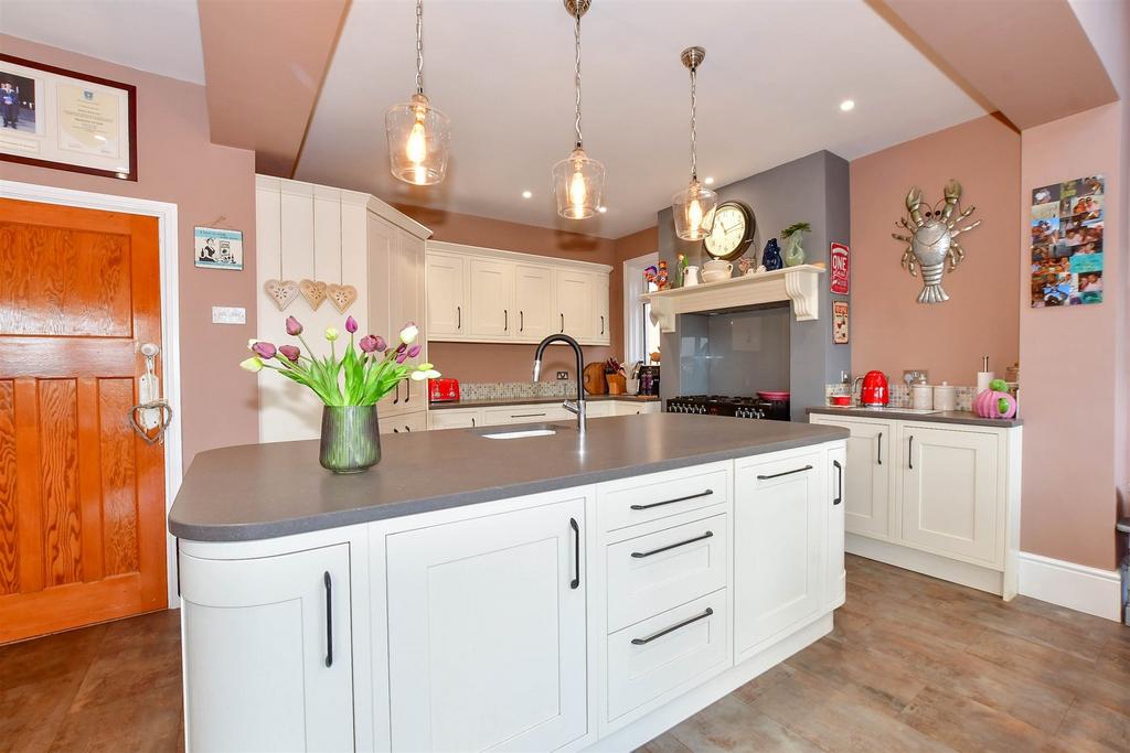 Grange Way, Rochester, Kent 4 bed detached house for sale £760,000