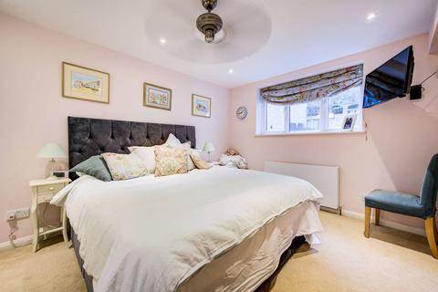 2 bedroom maisonette for sale, Redcliffe Gardens, Chelsea, London, SW10