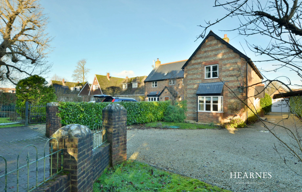 Gussage St Michael, Wimborne, Dorset, BH21 5HX 3 bed detached house for