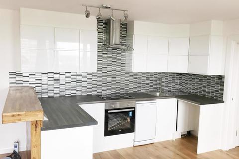 3 bedroom flat to rent, Whitgift House, 61 Westbridge Road, London, SW11 3TH