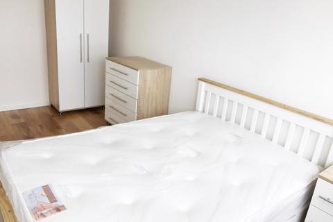 3 bedroom flat to rent, Whitgift House, 61 Westbridge Road, London, SW11 3TH