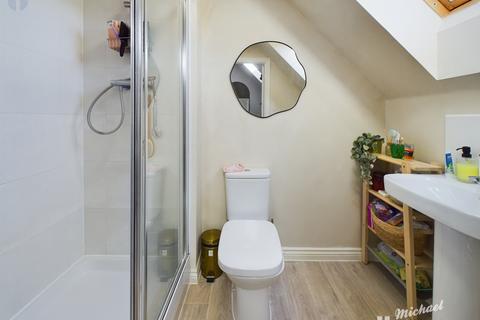 16 Apollo Close, Aylesbury, HP18 1AP