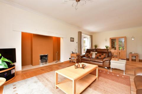 1 Lowburys, Dorking, RH4 3RJ