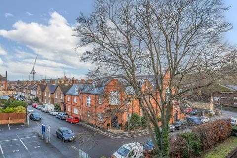 7, Southbury Lawn Road, Guildford, GU2 4DD