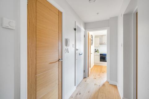 7, Southbury Lawn Road, Guildford, GU2 4DD