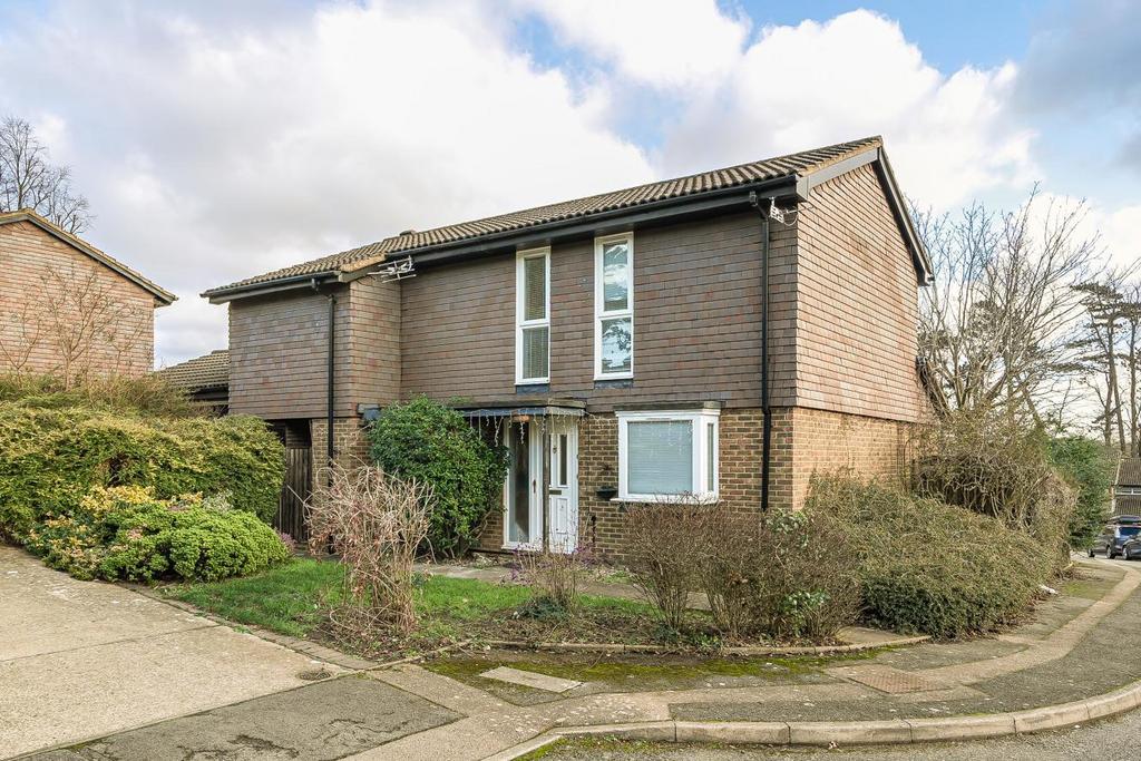 Cromlix Close, Chislehurst 4 bed detached house for sale £825,000