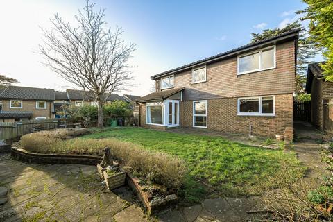 2 Cromlix Close, Chislehurst, BR7 5SJ