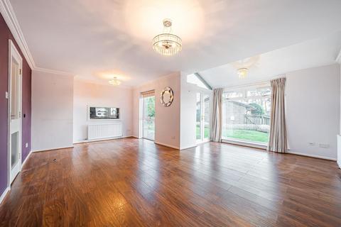 2 Cromlix Close, Chislehurst, BR7 5SJ
