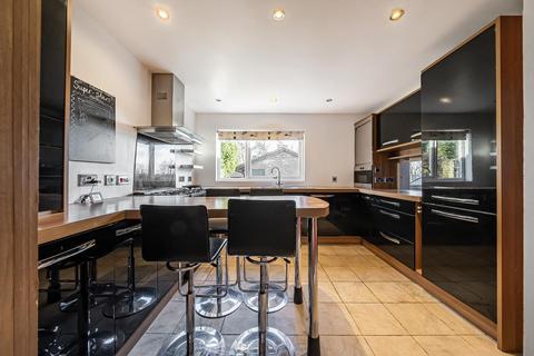 2 Cromlix Close, Chislehurst, BR7 5SJ