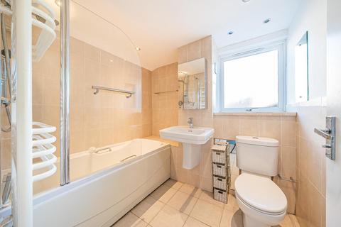2 Cromlix Close, Chislehurst, BR7 5SJ