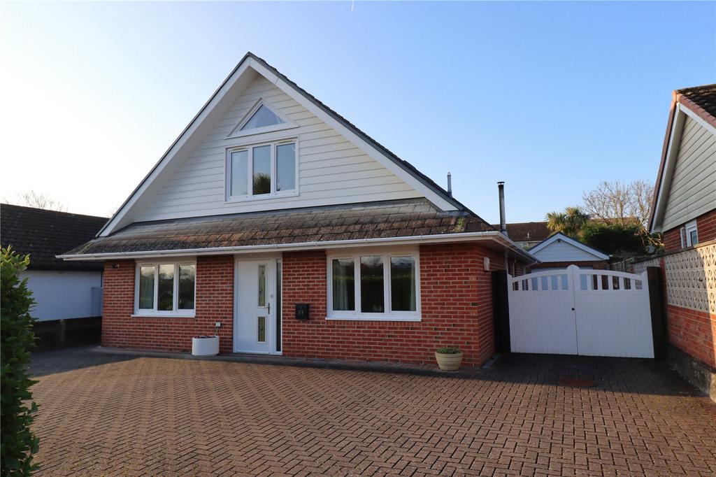 Highfield Road, Lymington, Hampshire, SO41 4 bed detached house for