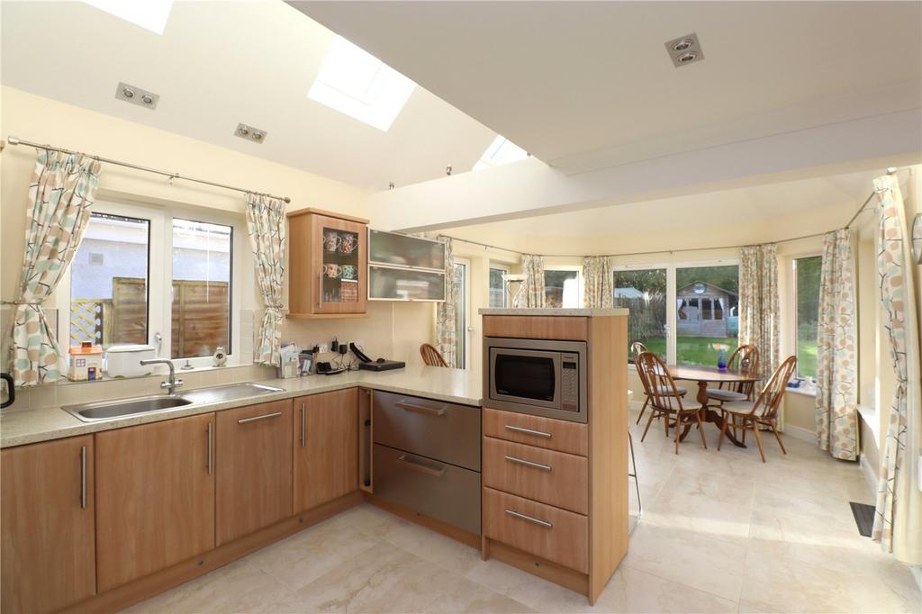 Highfield Road, Lymington, Hampshire, SO41 4 bed detached house for
