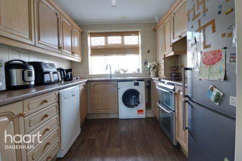 2 bedroom terraced house for sale, Bosworth Road, Dagenham