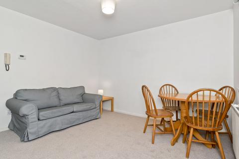 16/4 Boat Green, Edinburgh, EH3 5LN