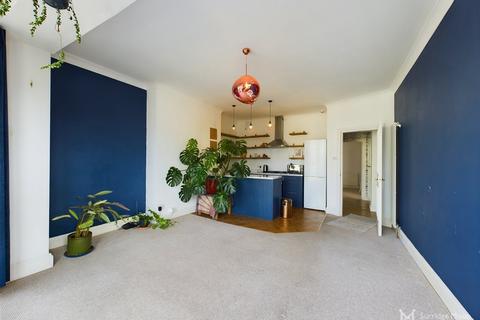 2 bedroom flat for sale, Compton Street, Eastbourne BN21