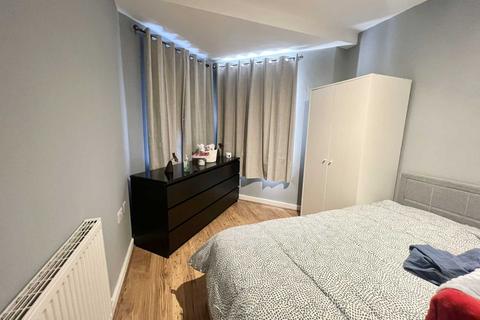 2 bedroom flat for sale, Great North Way, London NW4