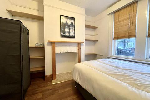 4 bedroom terraced house to rent, Swindon, SN2