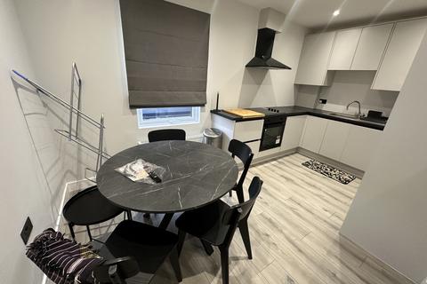 1 bedroom flat to rent - High Street, Hounslow, Greater London, TW3