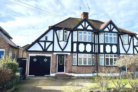 11 Romney Close, Chessington, KT9 1BP