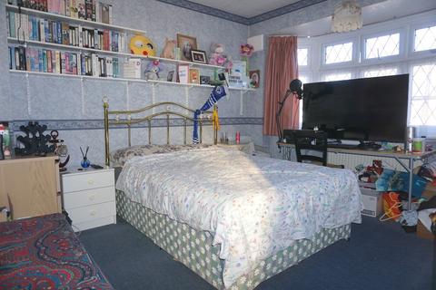 11 Romney Close, Chessington, KT9 1BP