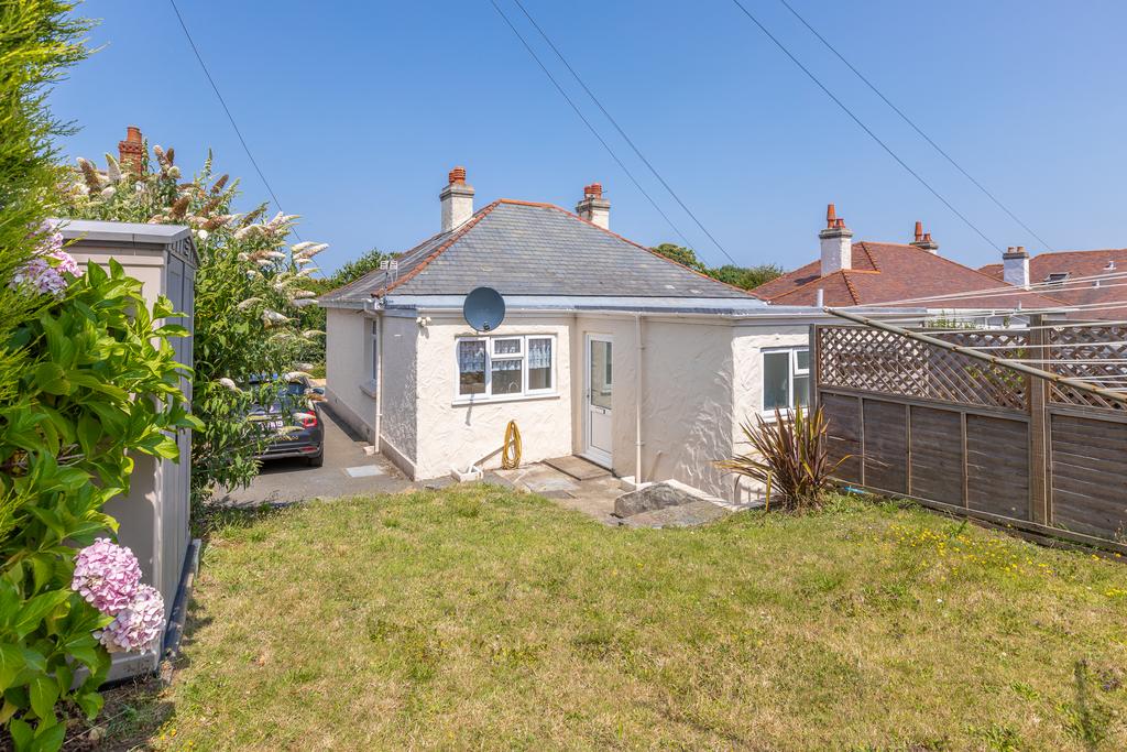 Route De Cobo, Castel, Guernsey 1 bed property £1,400 pcm (£323 pw)