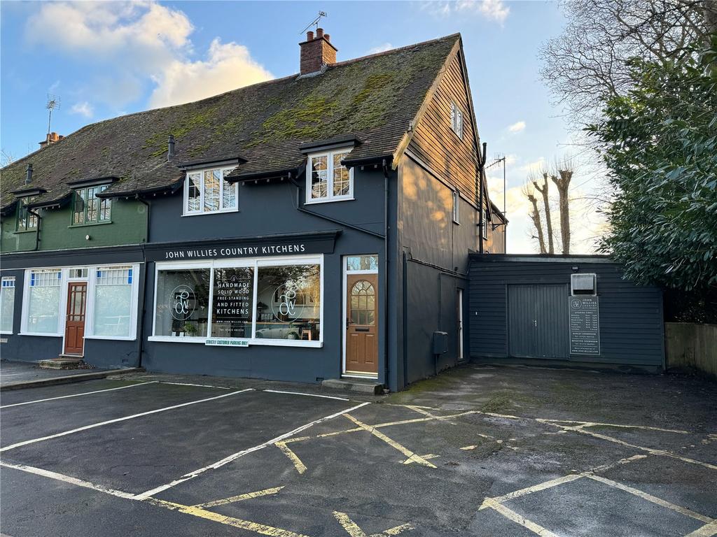 Ringwood Road, Burley, Ringwood, Hampshire, BH24 2 bed apartment for