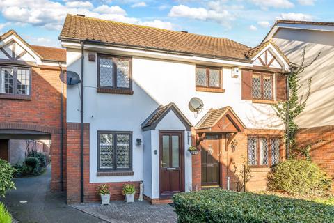 5 Cassocks Square, Shepperton, TW17 8JH