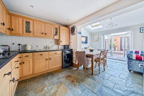 5 Cassocks Square, Shepperton, TW17 8JH