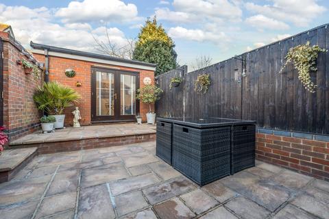 5 Cassocks Square, Shepperton, TW17 8JH