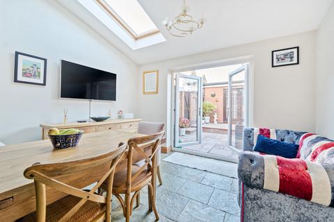 5 Cassocks Square, Shepperton, TW17 8JH