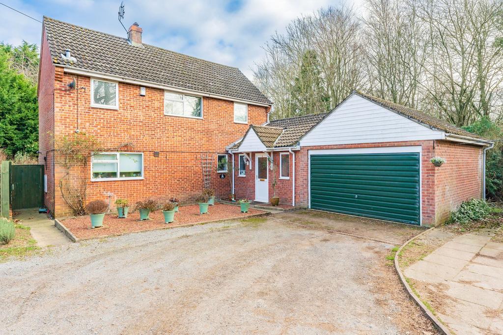 Fakenham Road, Beetley, NR20 5 bed detached house for sale £375,000
