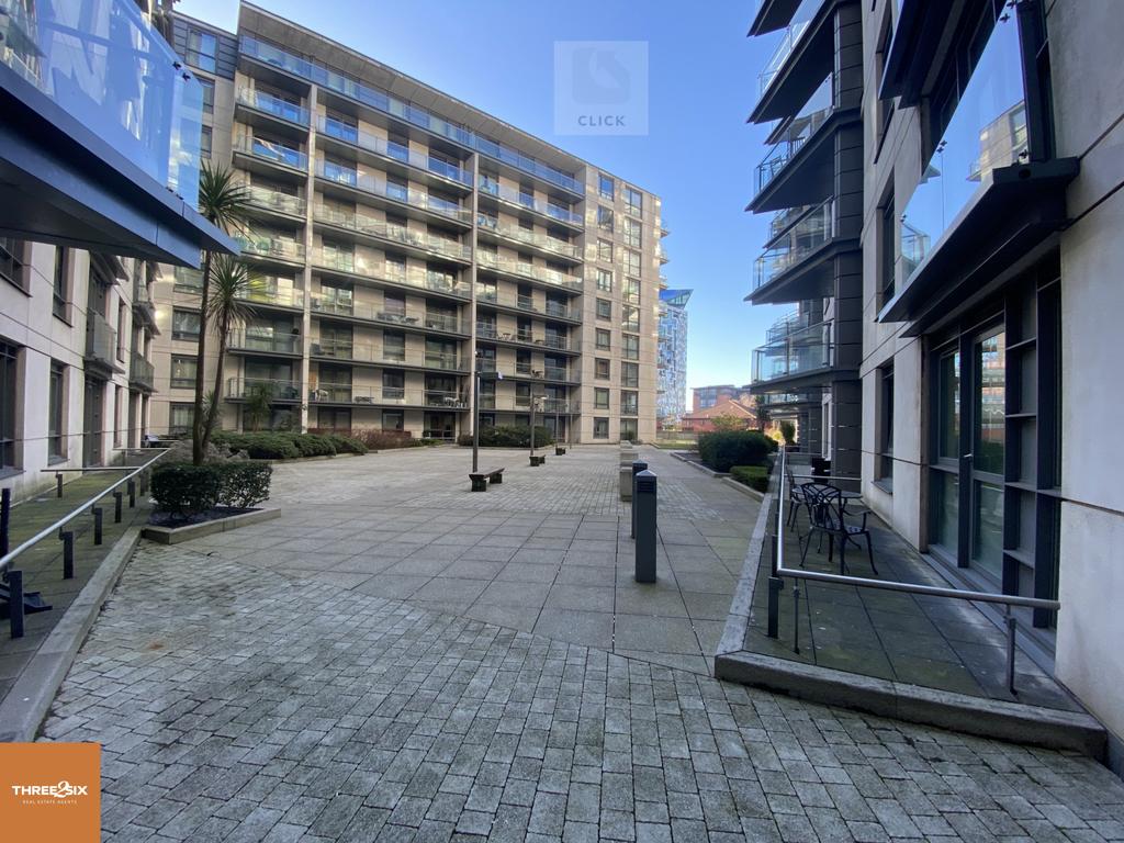 Beautifully Presented Furnished City Centre Apart