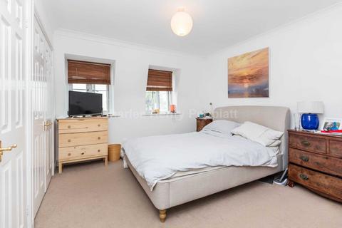 17 Goddard Place, London, N19 5GS