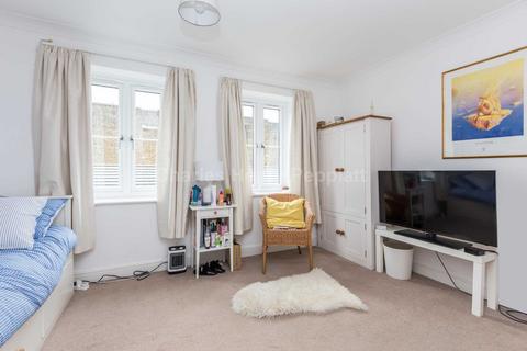 17 Goddard Place, London, N19 5GS