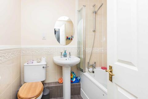 17 Goddard Place, London, N19 5GS