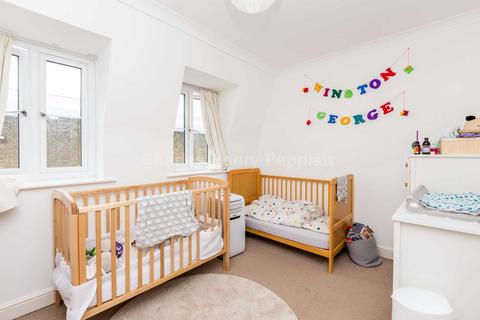17 Goddard Place, London, N19 5GS